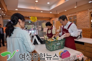 이재명 성남시장 생협 일일점원