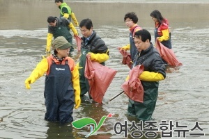 구로구, 세계 물의 날 기념 안양천 정화활동 펼쳐