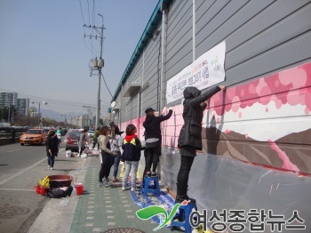 노원구 회색 담장의 변신! 자연친화적 공간으로 새롭게 태어나다