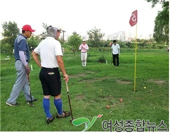 동작구, 한강공원에서 즐기는 어르신 골프교실 개강