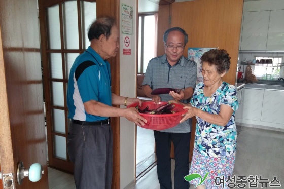 동구 만석동, 옥상텃밭 수확 농작물 관내 경로당에 전달