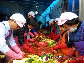 광주 서구 농성1동, 김장김치 나눔 행사 및 공유장터 열려 