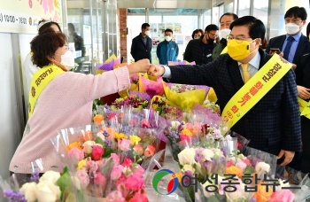 장성군 주말 ‘화훼장터’ 인기