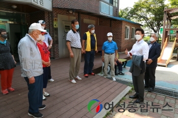 김종천 과천시장, 노인복지관과 경로당 방문해 어르신과 대화