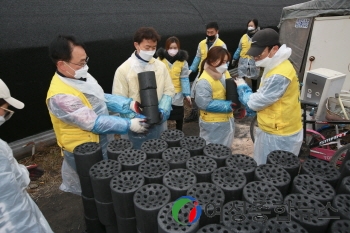 (사)희망을나누는사람들, 과천 꿀벌마을에 연탄3천장 기부