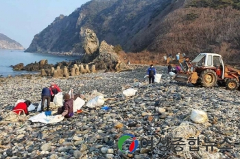 옹진군 덕적면, 능동 자갈마당 '해안쓰레기 수거작업' 실시 