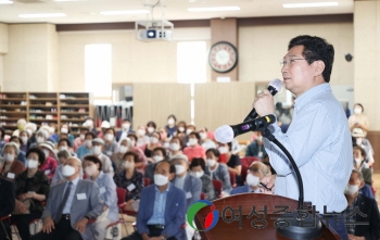 용인시 이상일 시장, 기흥노인대학서 미술 관련 특강