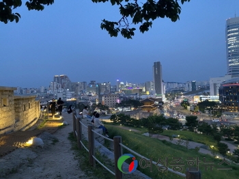 종로의 밤은 낮보다 아름답다