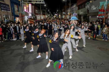 2022년 군산시간여행축제 성료  - 구시청광장과 대학로 연계 성공적 거리축제장 운영