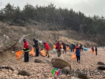 신안군-국립호남권생물자원관-암태면 여성단체협의회 해양환경정화 봉사활동 실시