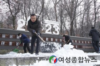 중랑구, 폭설로부터 구민 안전 지킨다!전 직원이 나서 제설 작업 실시 