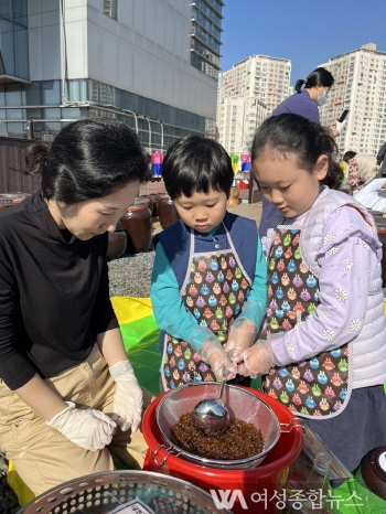 금천구, 가족·이웃과 함께하는 전통 장 담그기 교육 ‘금천장독대’ 