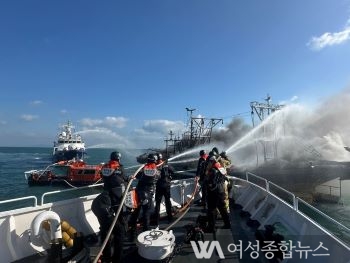 전남 완도해역, 어선 화재 발생.. 승선원 8명 전원 구조