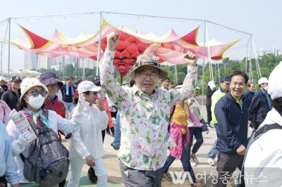 장미꽃길 걸으며‘2024 중랑 서울장미축제’ 