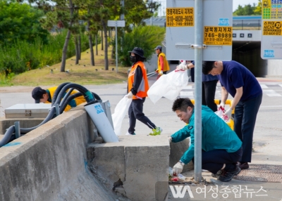 김정헌 중구청장, 지역주민과 손잡고 ‘삼목항 합동 환경정화’ 